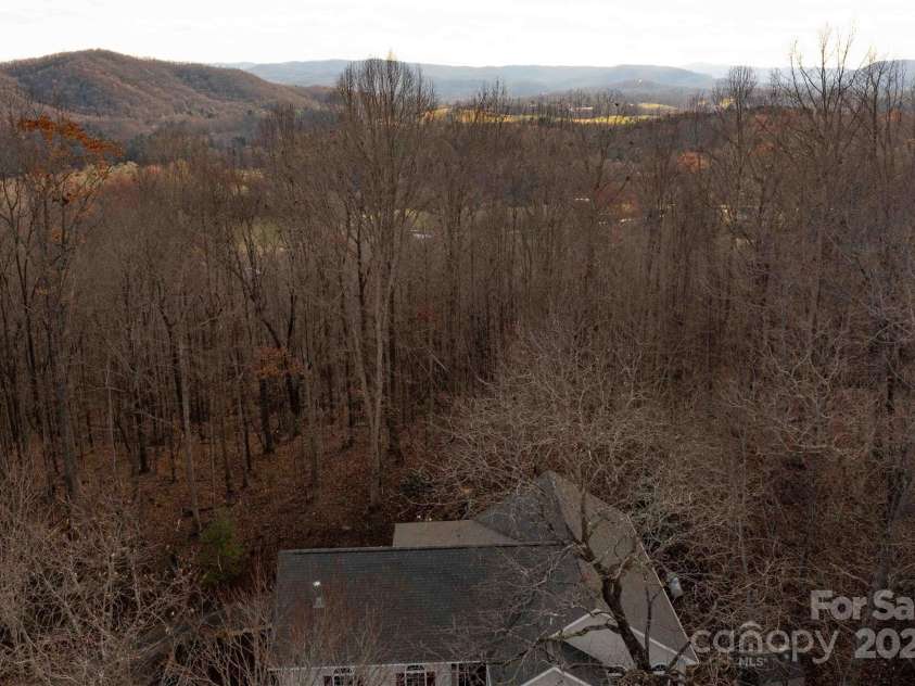 345 Ravenwood Lane, Horse Shoe, NC 28742.  MLS# CAR4185230, YatesRealty ID 20060. 