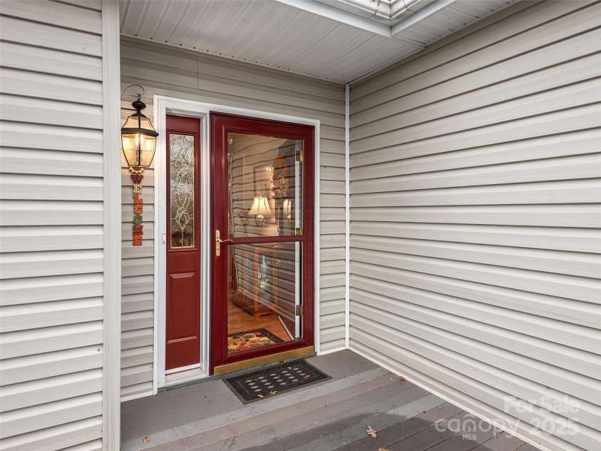 345 Ravenwood Lane, Horse Shoe, NC 28742.  MLS# CAR4185230, YatesRealty ID 20060. 