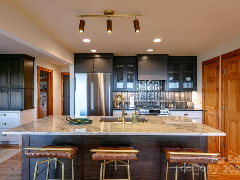 221 Ivy Ridge Road, Burnsville, NC 28714.  MLS# CAR4265320, YatesRealty ID 20062. 