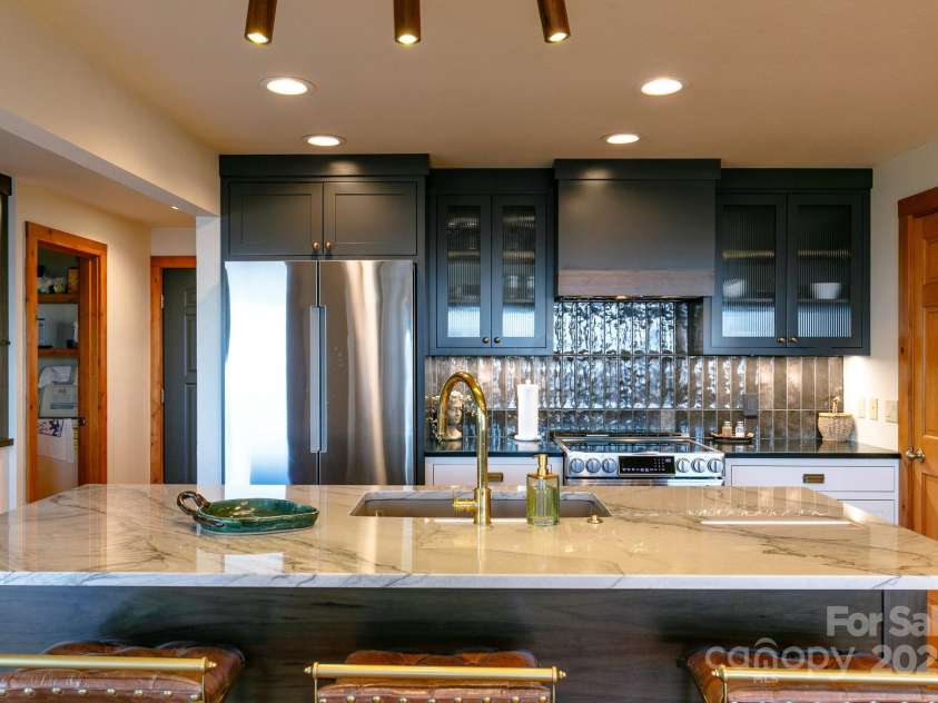 221 Ivy Ridge Road, Burnsville, NC 28714.  MLS# CAR4265320, YatesRealty ID 20062. 