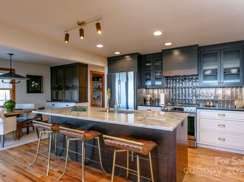 221 Ivy Ridge Road, Burnsville, NC 28714.  MLS# CAR4265320, YatesRealty ID 20062. 