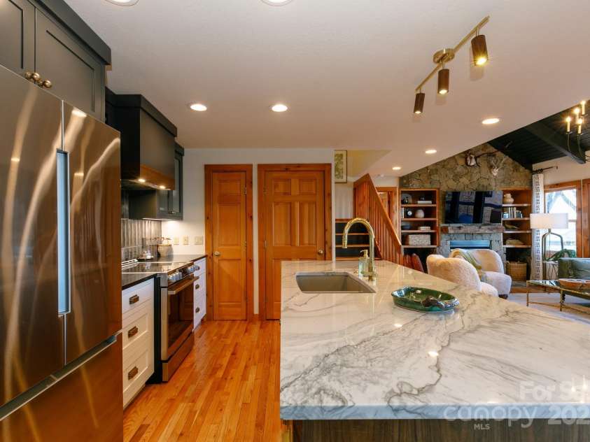 221 Ivy Ridge Road, Burnsville, NC 28714.  MLS# CAR4265320, YatesRealty ID 20062. 