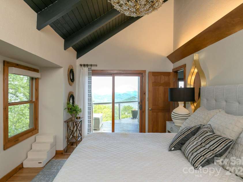 221 Ivy Ridge Road, Burnsville, NC 28714.  MLS# CAR4265320, YatesRealty ID 20062. 