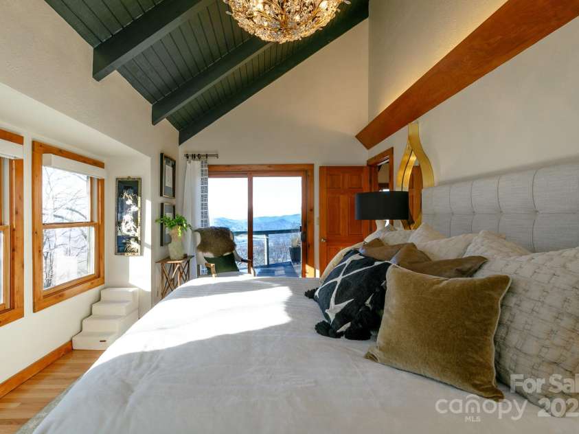 221 Ivy Ridge Road, Burnsville, NC 28714.  MLS# CAR4265320, YatesRealty ID 20062. 