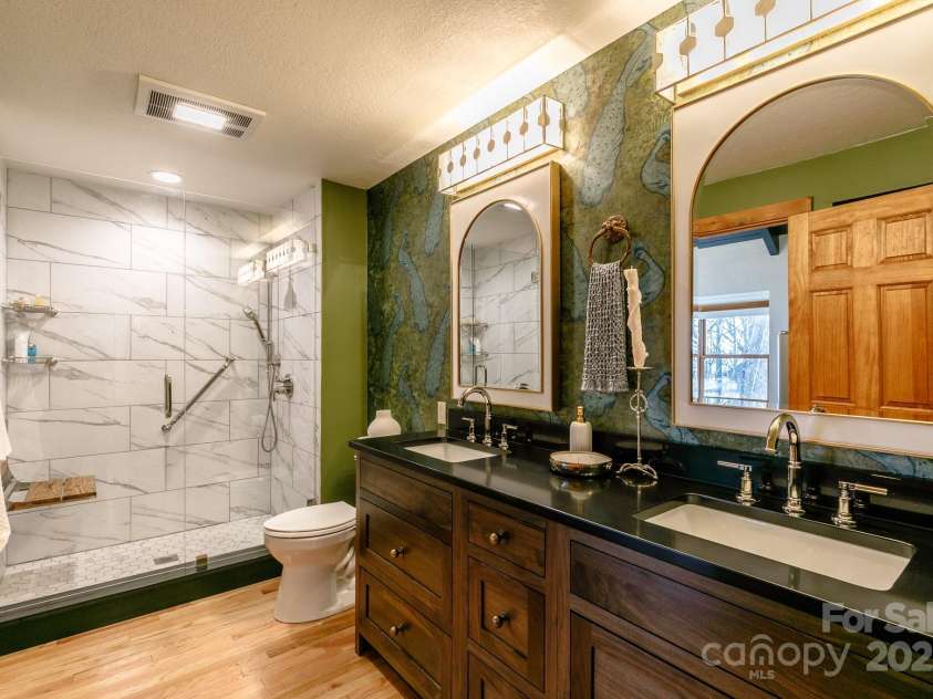 221 Ivy Ridge Road, Burnsville, NC 28714.  MLS# CAR4265320, YatesRealty ID 20062. 