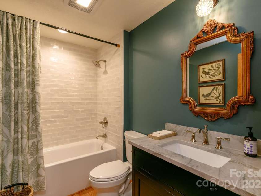 221 Ivy Ridge Road, Burnsville, NC 28714.  MLS# CAR4265320, YatesRealty ID 20062. 