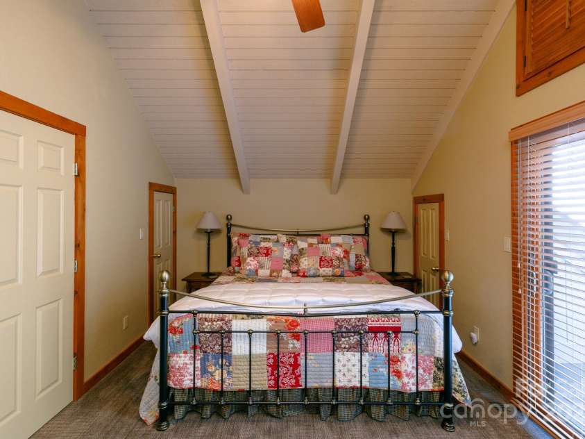 221 Ivy Ridge Road, Burnsville, NC 28714.  MLS# CAR4265320, YatesRealty ID 20062. 