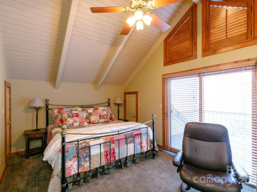 221 Ivy Ridge Road, Burnsville, NC 28714.  MLS# CAR4265320, YatesRealty ID 20062. 