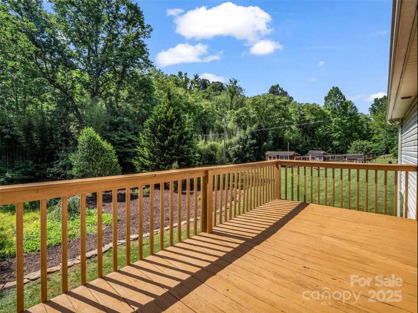 2941 Nix Creek Road, Marion, NC 28752.  MLS# CAR4268269, YatesRealty ID 20063. 