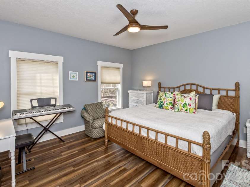 37 Creekside View Drive, Asheville, NC 28804.  MLS# CAR4361134, YatesRealty ID 20063. Lower level bedroom