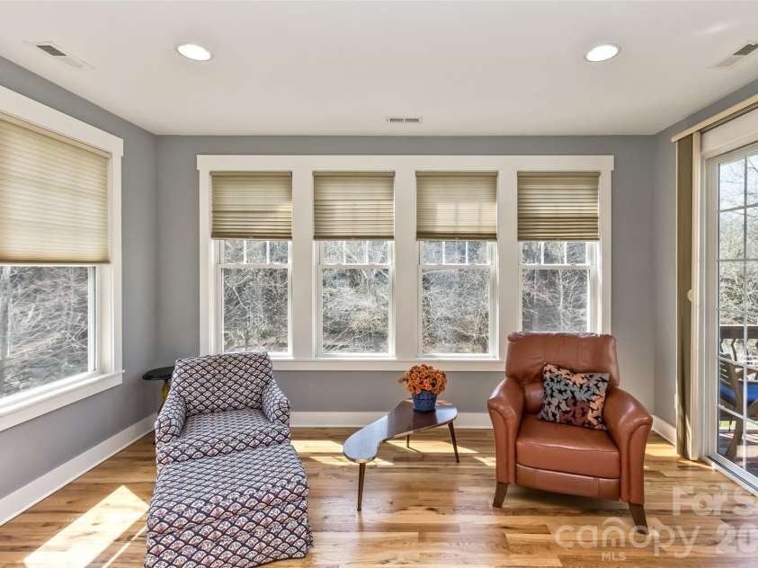 37 Creekside View Drive, Asheville, NC 28804.  MLS# CAR4361134, YatesRealty ID 20063. Make it a reading or hobby nook, with windows on all three sides!