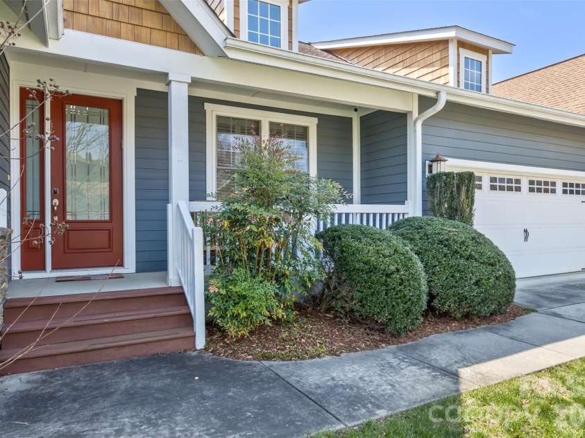 37 Creekside View Drive, Asheville, NC 28804.  MLS# CAR4361134, YatesRealty ID 20063. Welcome!