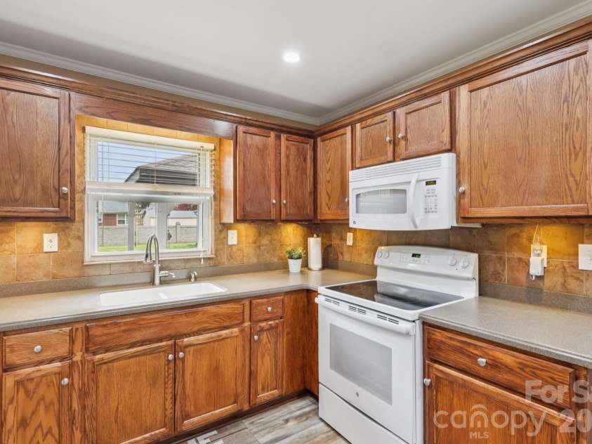 9202 Elgin Drive, Charlotte, NC 28214.  MLS# CAR4359753, YatesRealty ID 20064. 
