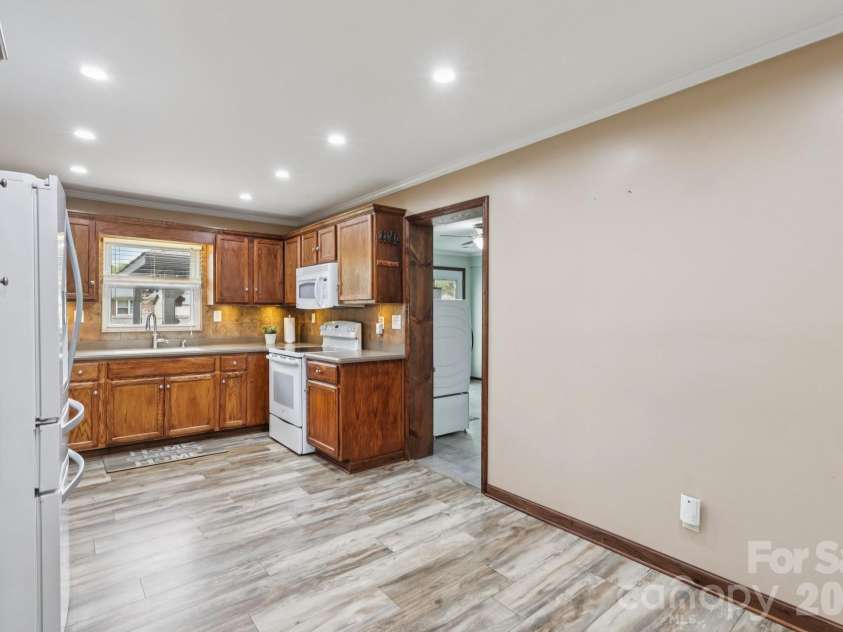 9202 Elgin Drive, Charlotte, NC 28214.  MLS# CAR4359753, YatesRealty ID 20064. 