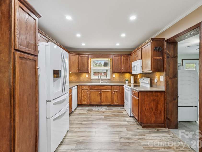 9202 Elgin Drive, Charlotte, NC 28214.  MLS# CAR4359753, YatesRealty ID 20064. 