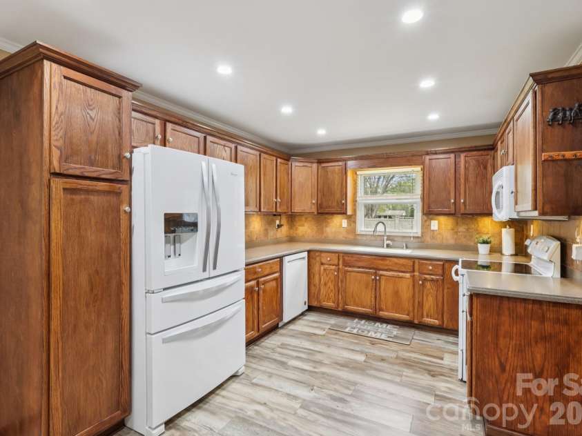 9202 Elgin Drive, Charlotte, NC 28214.  MLS# CAR4359753, YatesRealty ID 20064. 