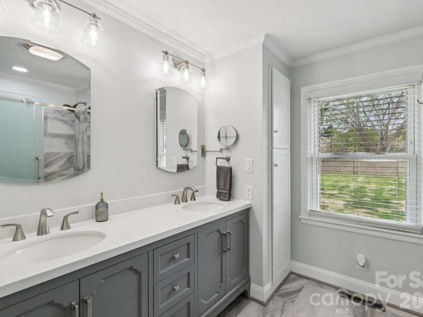9202 Elgin Drive, Charlotte, NC 28214.  MLS# CAR4359753, YatesRealty ID 20064. 