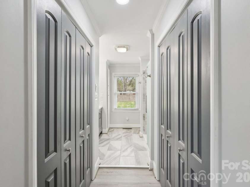 9202 Elgin Drive, Charlotte, NC 28214.  MLS# CAR4359753, YatesRealty ID 20064. 