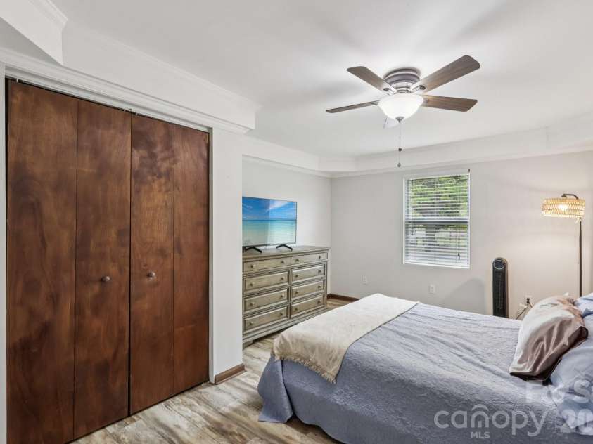9202 Elgin Drive, Charlotte, NC 28214.  MLS# CAR4359753, YatesRealty ID 20064. 