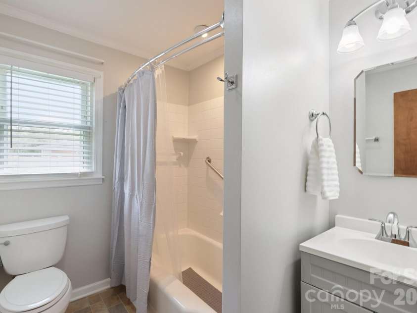 9202 Elgin Drive, Charlotte, NC 28214.  MLS# CAR4359753, YatesRealty ID 20064. 