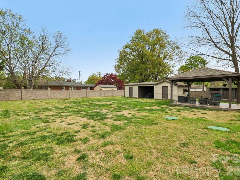 9202 Elgin Drive, Charlotte, NC 28214.  MLS# CAR4359753, YatesRealty ID 20064. 