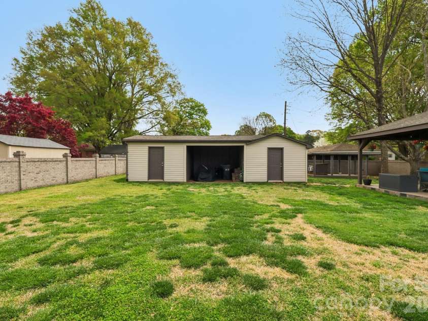 9202 Elgin Drive, Charlotte, NC 28214.  MLS# CAR4359753, YatesRealty ID 20064. 
