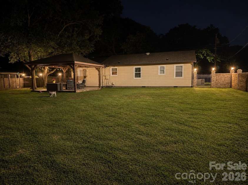 9202 Elgin Drive, Charlotte, NC 28214.  MLS# CAR4359753, YatesRealty ID 20064. 
