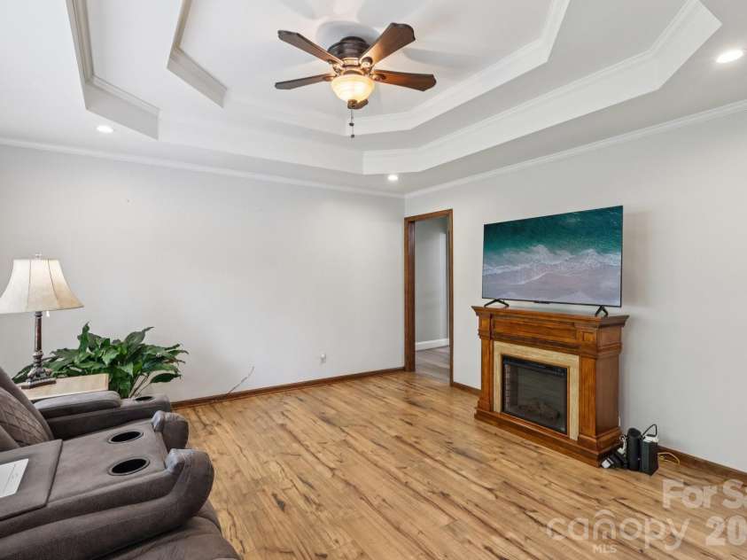 9202 Elgin Drive, Charlotte, NC 28214.  MLS# CAR4359753, YatesRealty ID 20064. Living Room 