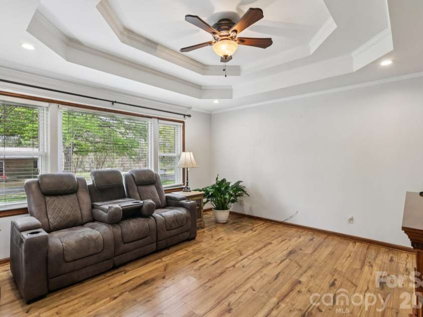 9202 Elgin Drive, Charlotte, NC 28214.  MLS# CAR4359753, YatesRealty ID 20064. Living Room 