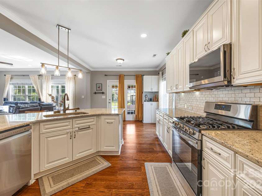 12312 Mcallister Park Drive, Charlotte, NC 28277.  MLS# CAR4267580, YatesRealty ID 20065. 