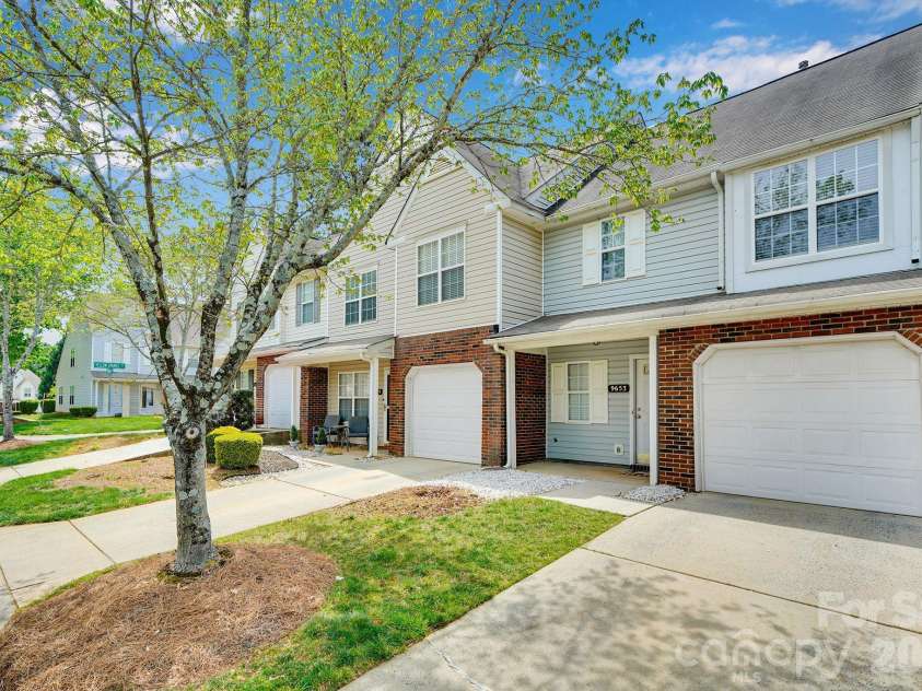 9653 Terrier Way, Charlotte, NC 28269.  MLS# CAR4367093, YatesRealty ID 20066. 