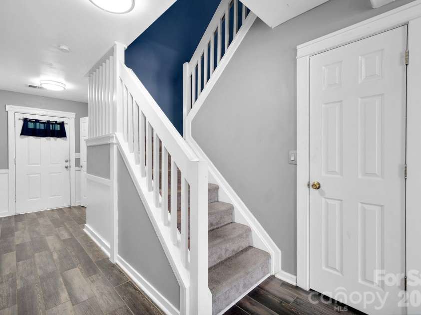 9653 Terrier Way, Charlotte, NC 28269.  MLS# CAR4367093, YatesRealty ID 20066. 