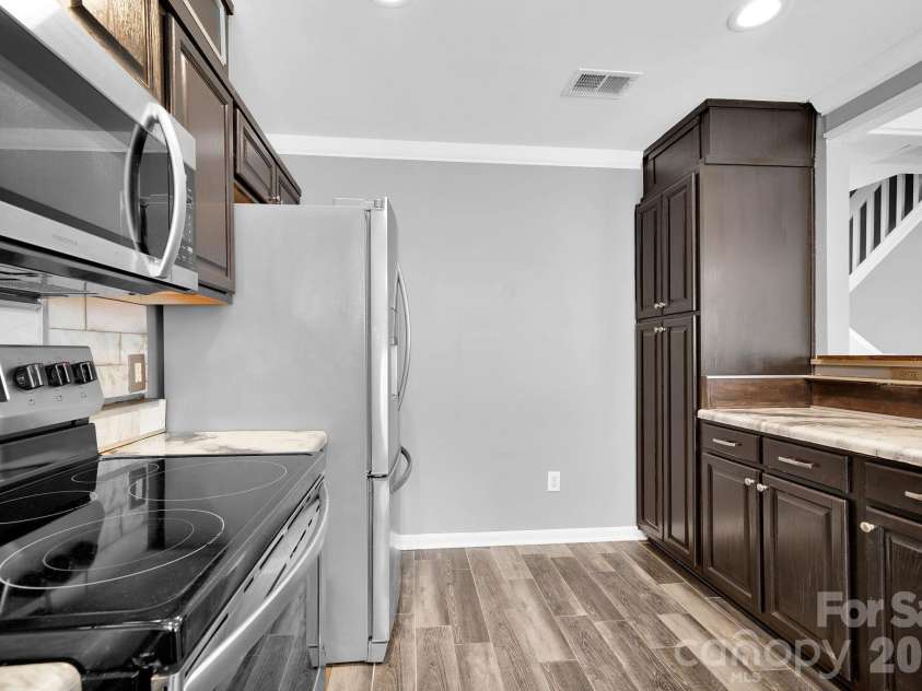 9653 Terrier Way, Charlotte, NC 28269.  MLS# CAR4367093, YatesRealty ID 20066. 