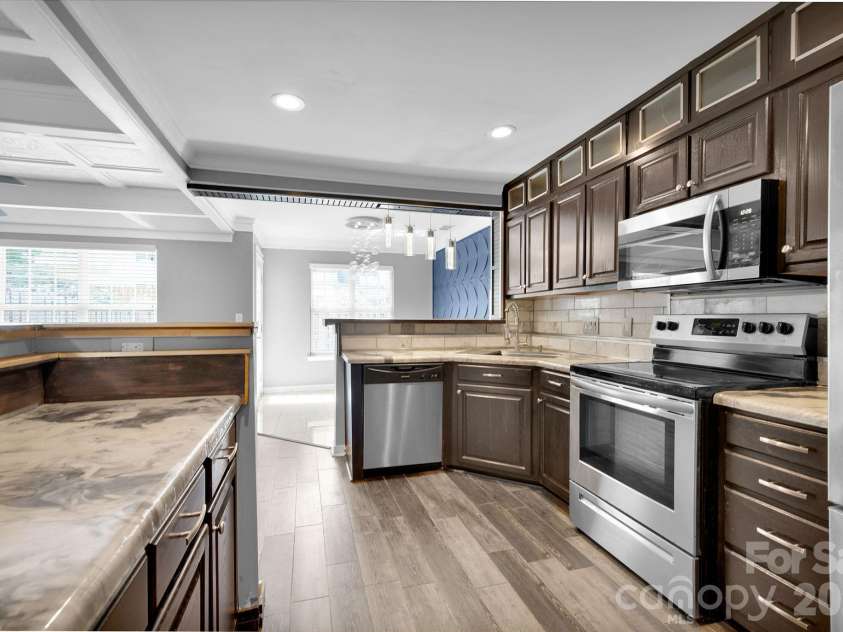 9653 Terrier Way, Charlotte, NC 28269.  MLS# CAR4367093, YatesRealty ID 20066. 