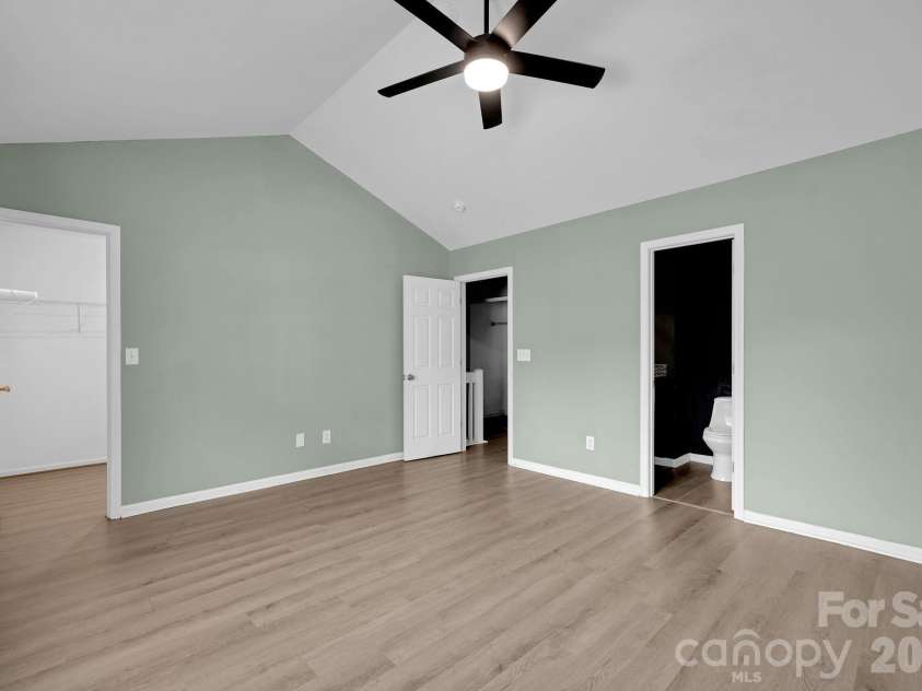9653 Terrier Way, Charlotte, NC 28269.  MLS# CAR4367093, YatesRealty ID 20066. 
