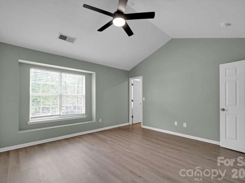 9653 Terrier Way, Charlotte, NC 28269.  MLS# CAR4367093, YatesRealty ID 20066. 