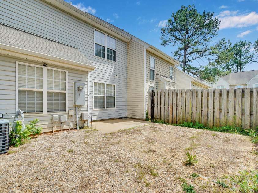 9653 Terrier Way, Charlotte, NC 28269.  MLS# CAR4367093, YatesRealty ID 20066. 