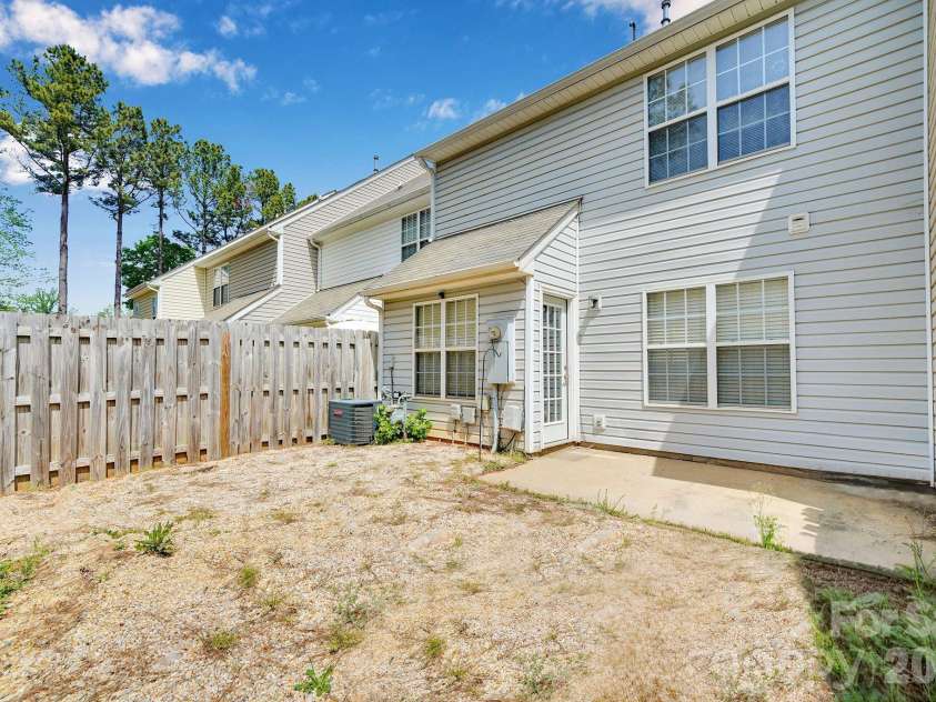 9653 Terrier Way, Charlotte, NC 28269.  MLS# CAR4367093, YatesRealty ID 20066. 