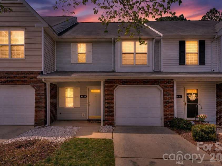 9653 Terrier Way, Charlotte, NC 28269.  MLS# CAR4367093, YatesRealty ID 20066. 