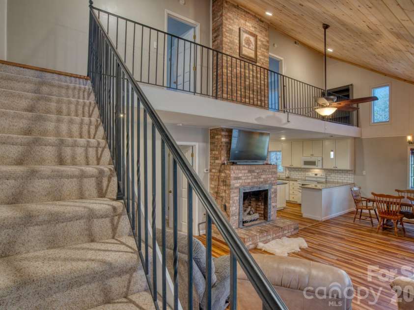 46 Wahuhu Court, Brevard, NC 28712.  MLS# CAR4368025, YatesRealty ID 20067. 