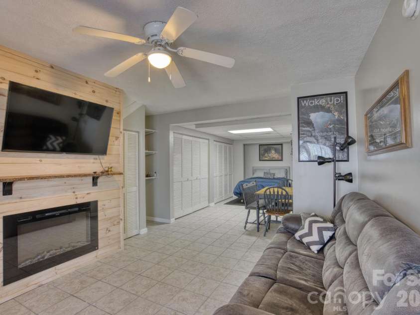 46 Wahuhu Court, Brevard, NC 28712.  MLS# CAR4368025, YatesRealty ID 20067. 