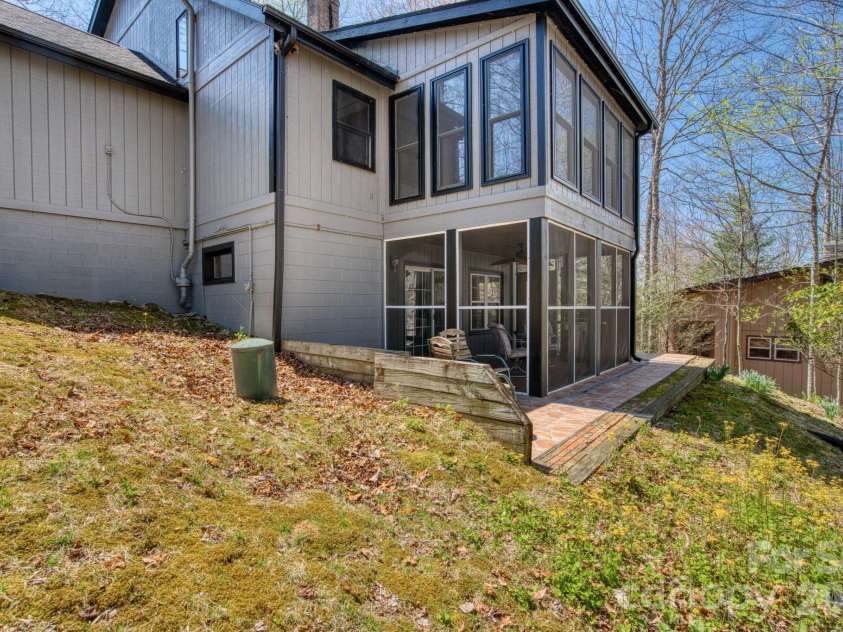 46 Wahuhu Court, Brevard, NC 28712.  MLS# CAR4368025, YatesRealty ID 20067. 