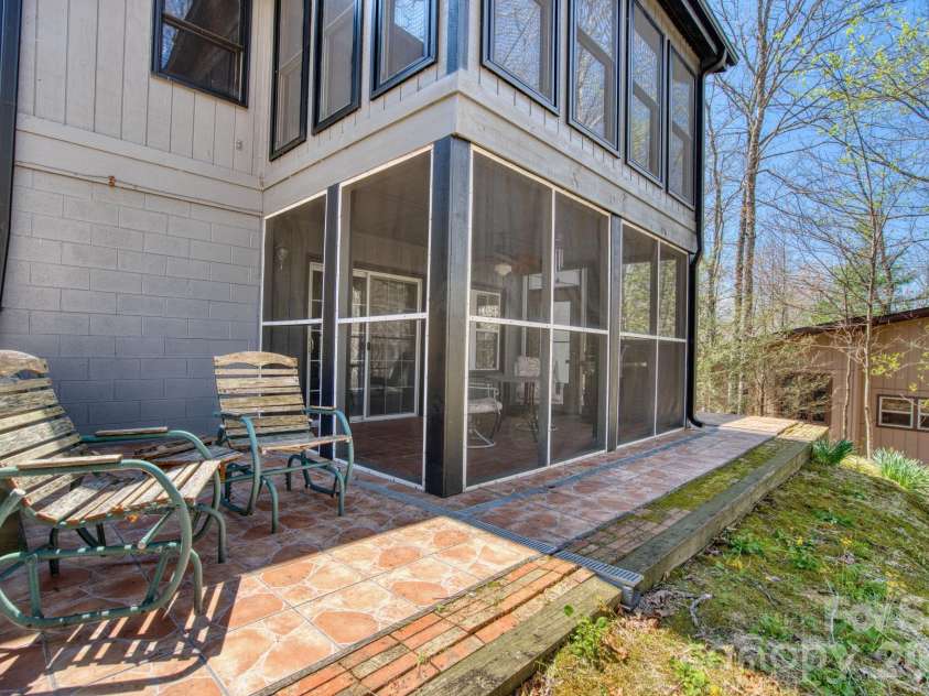46 Wahuhu Court, Brevard, NC 28712.  MLS# CAR4368025, YatesRealty ID 20067. 