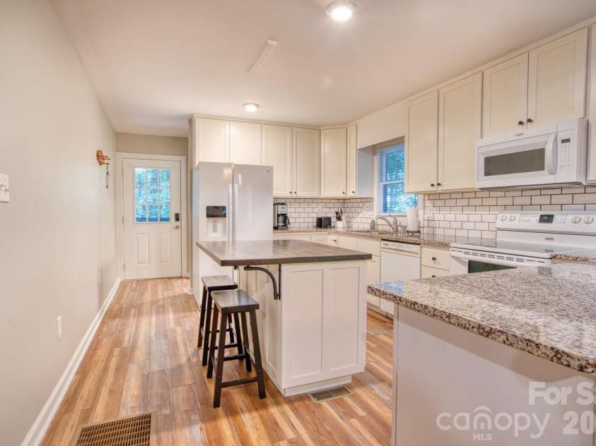 46 Wahuhu Court, Brevard, NC 28712.  MLS# CAR4368025, YatesRealty ID 20067. 