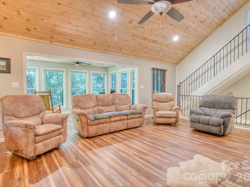 46 Wahuhu Court, Brevard, NC 28712.  MLS# CAR4368025, YatesRealty ID 20067. 