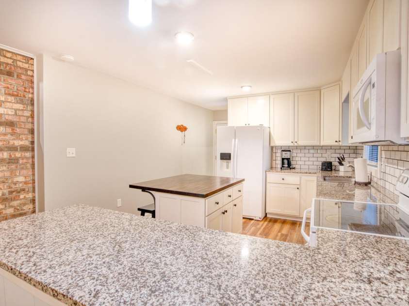 46 Wahuhu Court, Brevard, NC 28712.  MLS# CAR4368025, YatesRealty ID 20067. 