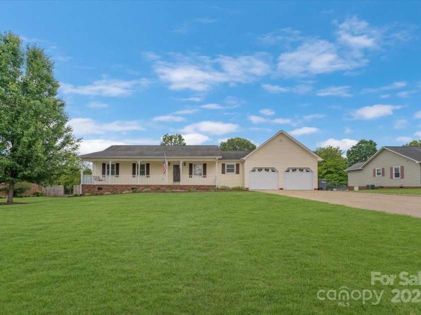 195 Antler Drive, Statesville, NC 28625.  MLS# CAR4255134, YatesRealty ID 20068. 