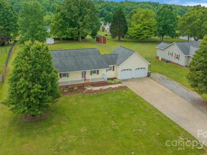 195 Antler Drive, Statesville, NC 28625.  MLS# CAR4255134, YatesRealty ID 20068. 