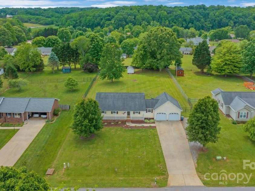 195 Antler Drive, Statesville, NC 28625.  MLS# CAR4255134, YatesRealty ID 20068. 