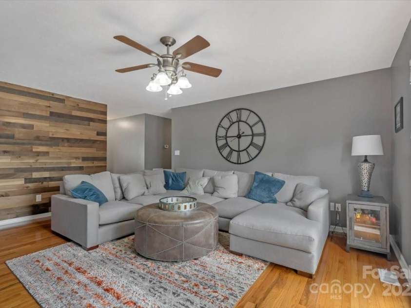 195 Antler Drive, Statesville, NC 28625.  MLS# CAR4255134, YatesRealty ID 20068. Family room